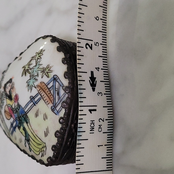 Small heart shaped oriental trinket box - Picture 5 of 7